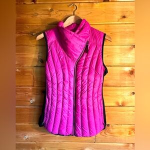 Calvin Klein - premium down vest with side pockets, versatile collar.
